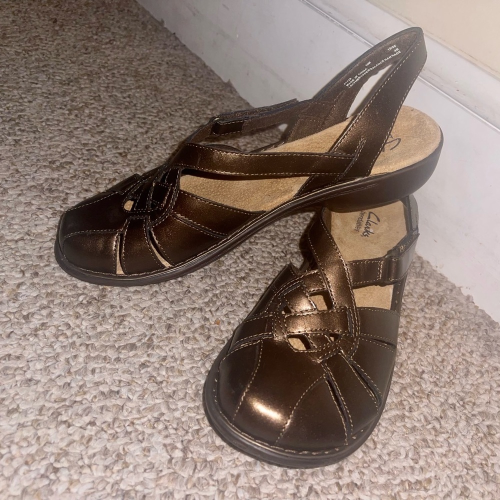 New Clarks Bendables Bronze Leather Slingback Sandals Closed Toe Women's 10M